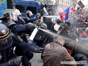49111_represion-Paris-Francia-marcha-AFP-