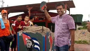 Leopoldo López aplaude vandalismo contra estatua de Fidel Castro,