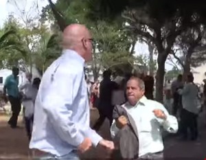 Orlando Gutierrez intenta agredir a miembro de la delegación cubana y recibe lo suyo